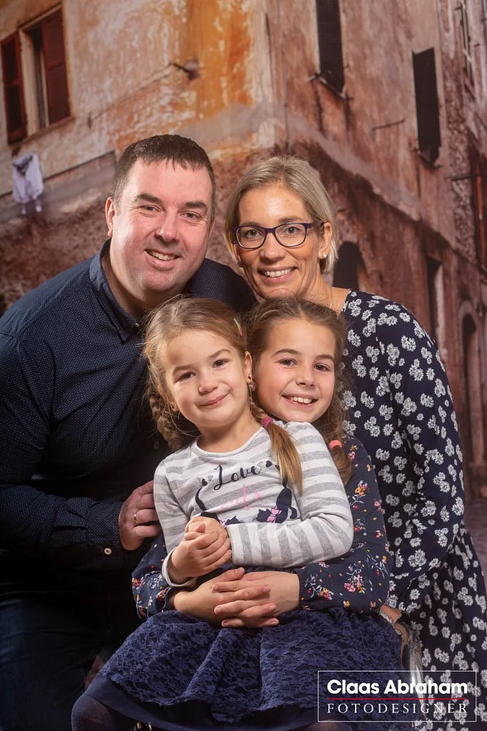 Familie bei einem gemeinsamen Fototermin im Studio